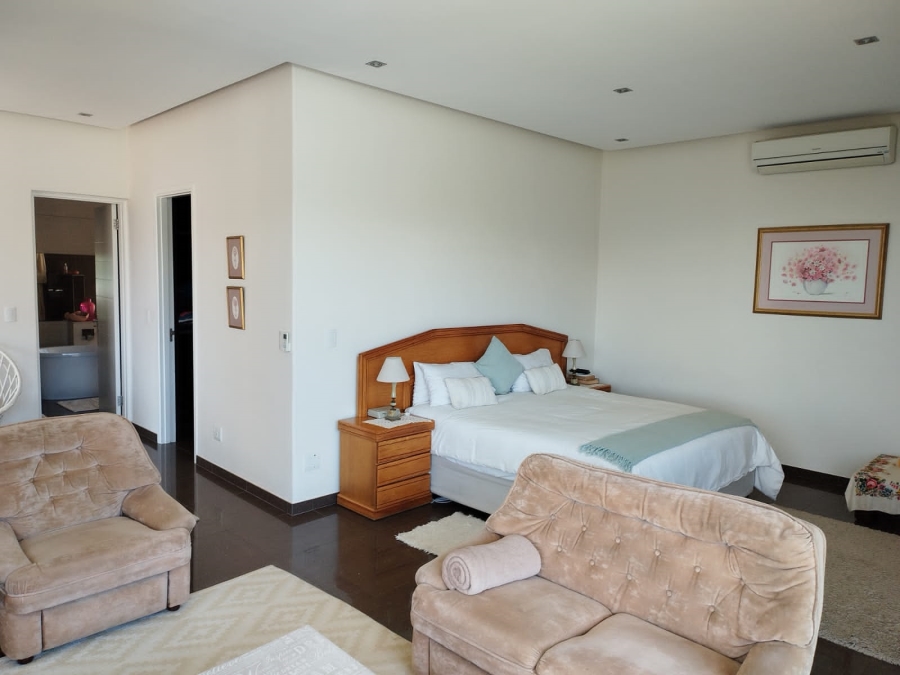 To Let 5 Bedroom Property for Rent in La Concorde Western Cape